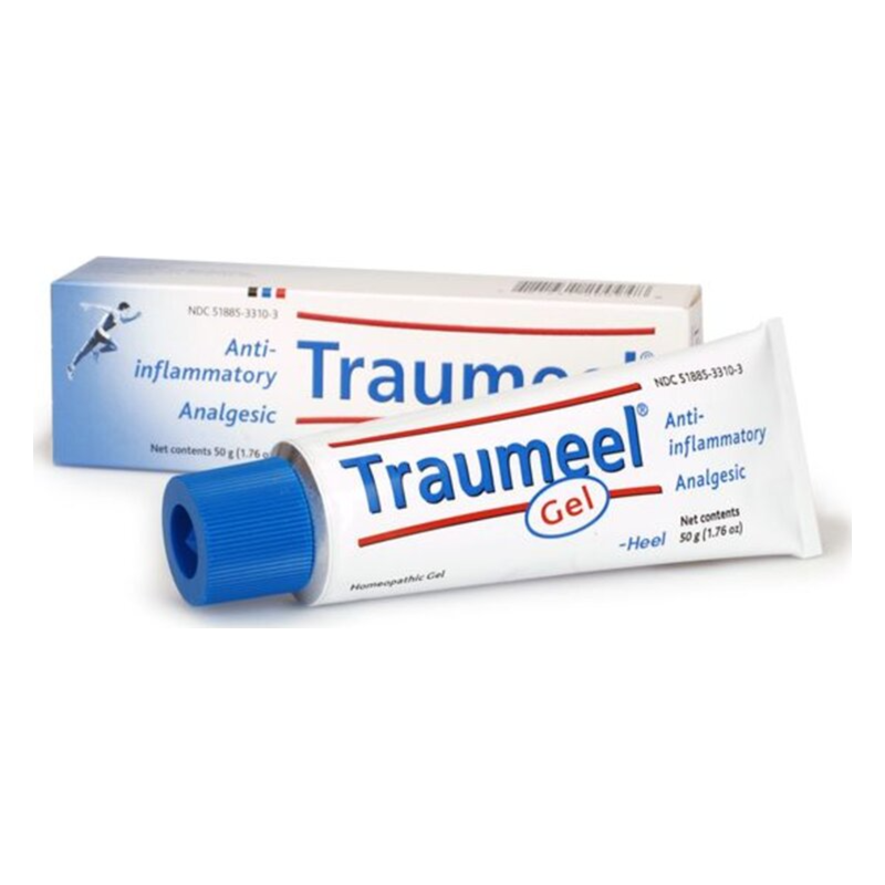 Traumeel Gel in einer weißen Tube mit blauer Kappe, verpackt in einer hellblauen Schachtel, bietet entzündungshemmende Wirkung.