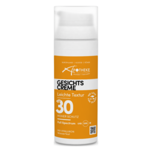 Gesichtscreme mit Spender, leichte Textur, LSF 30, wasserfest, orangefarbene Verpackung, enthält Hyaluron.