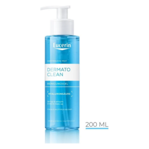 Transparente Pumpflasche mit blauer Flüssigkeit, Eucerin Dermato Clean Reinigungs- gel mit Hyaluronsäure.