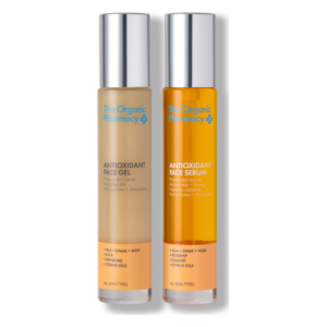 Zwei Flaschen mit Antioxidantien: ein Gel in leichtem Beige und ein Serum in Orange, beide von The Organic Pharmacy.